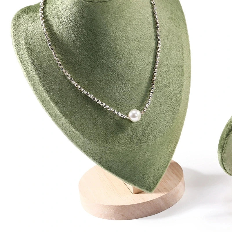 Hollywood Velvet Necklace Bust